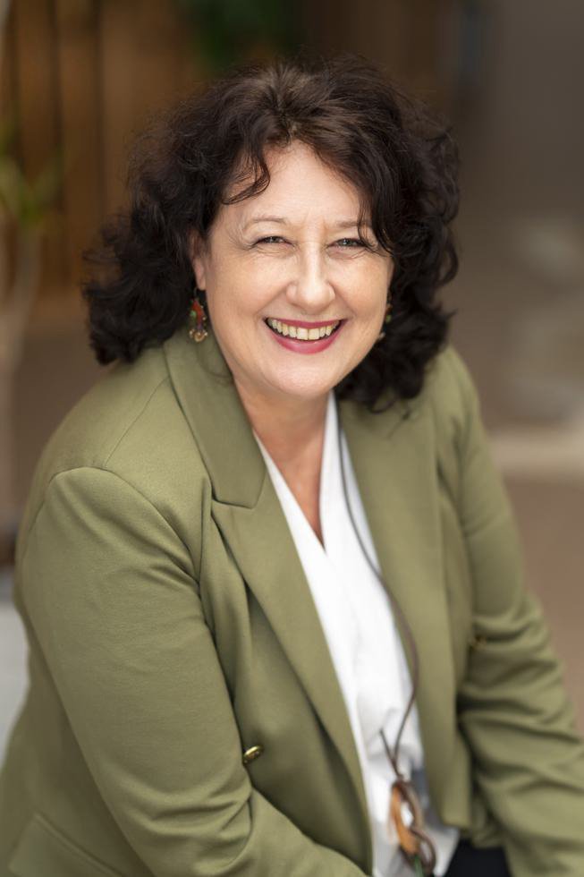 Tania Huber, coach et praticienne énergétique — portrait souriant